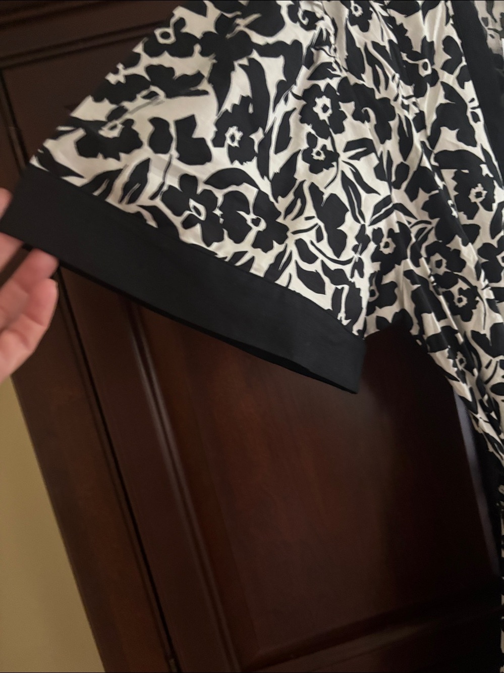 Avara Medium black and white floral midi dress with tie waist. NWT - Picture 3 of 7